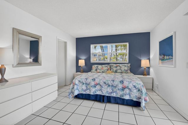 492 W Tilford, Deerfield Beach, FL 33442