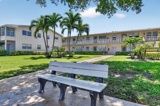 492 W Tilford, Deerfield Beach, FL 33442