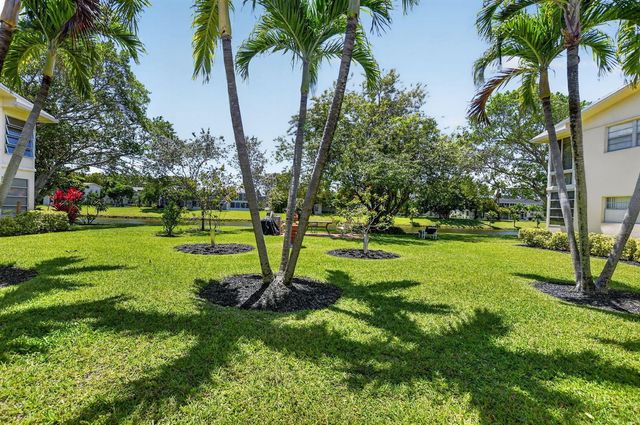 492 W Tilford, Deerfield Beach, FL 33442