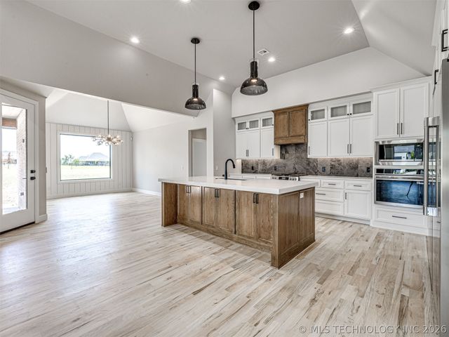 3228 E 169th Street S, Bixby, OK 74008
