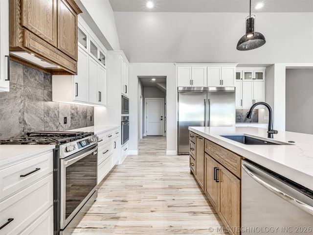 3228 E 169th Street S, Bixby, OK 74008