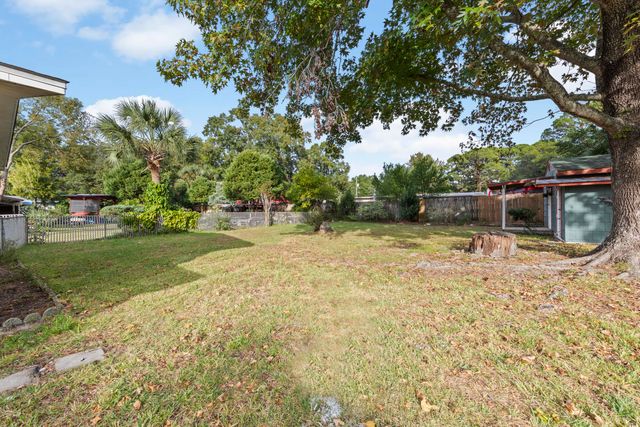 123 SW Robinwood Drive, Fort Walton Beach, FL 32548