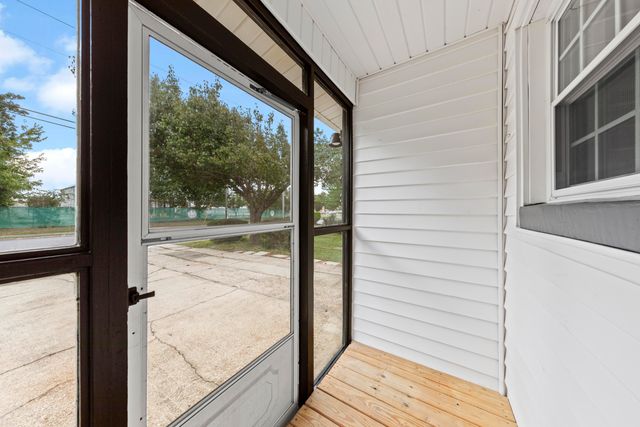 123 SW Robinwood Drive, Fort Walton Beach, FL 32548