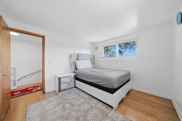 8663 Gregory Lane, Des Plaines, IL 60016