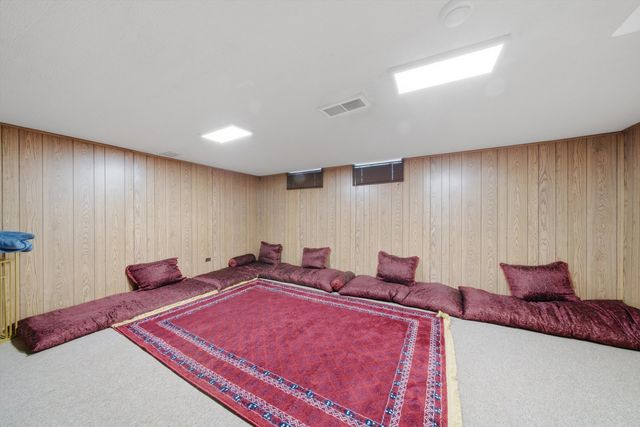 8663 Gregory Lane, Des Plaines, IL 60016