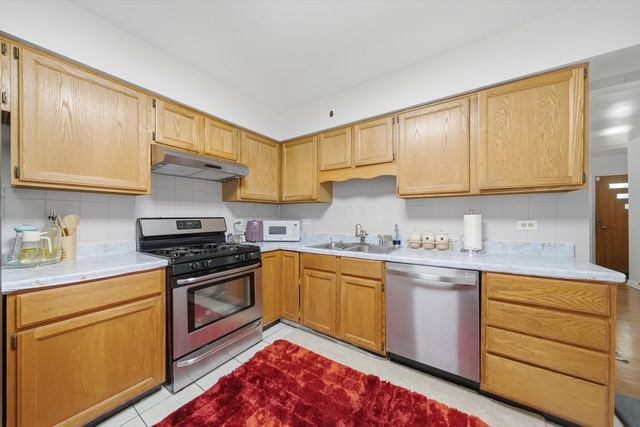 8663 Gregory Lane, Des Plaines, IL 60016