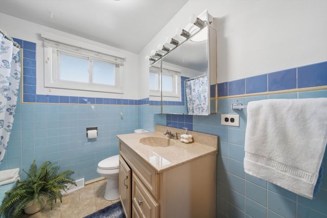 8663 Gregory Lane, Des Plaines, IL 60016