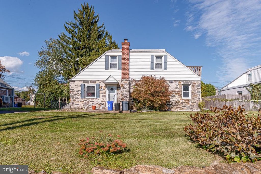811 SPRINGFIELD RD, ALDAN, PA 19018 — exterior