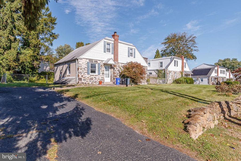 811 SPRINGFIELD RD, ALDAN, PA 19018 — photo 2