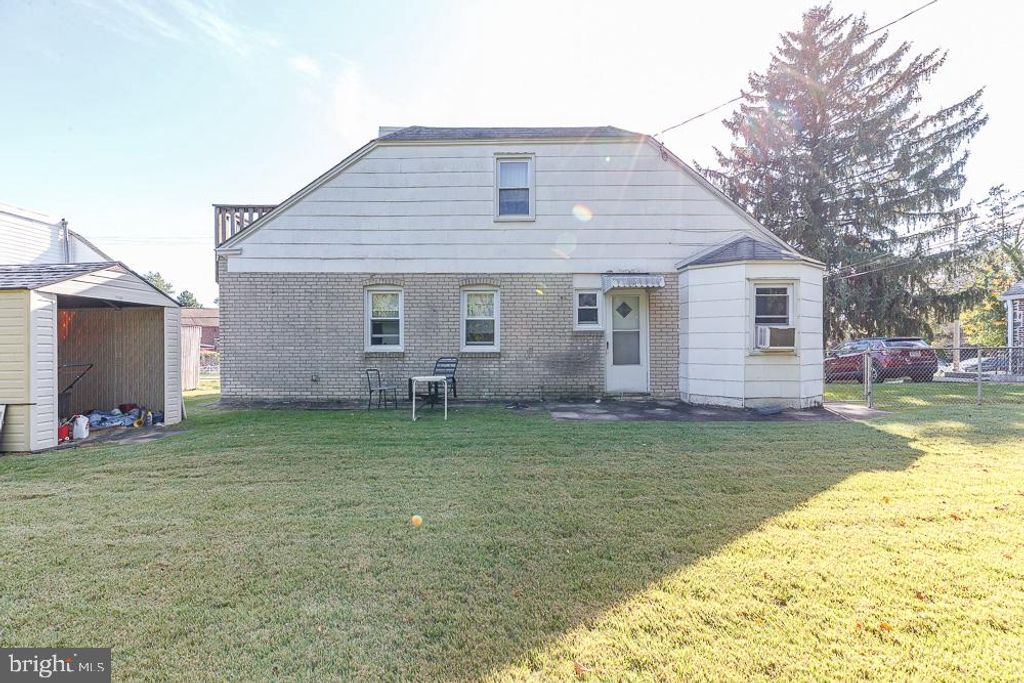 811 SPRINGFIELD RD, ALDAN, PA 19018 — photo 4