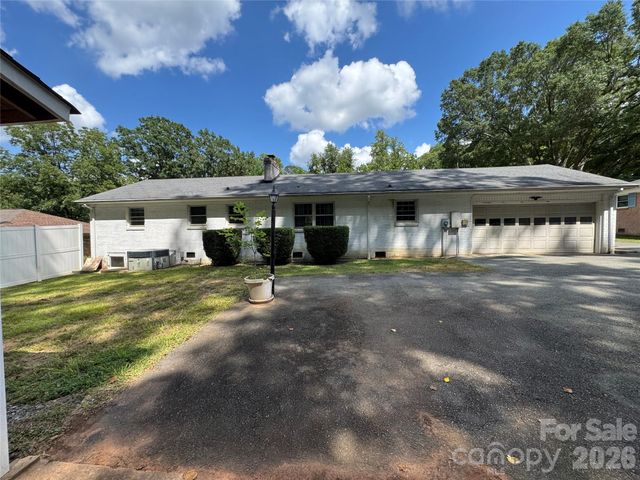 6233 Donna Drive, Charlotte, NC 28213