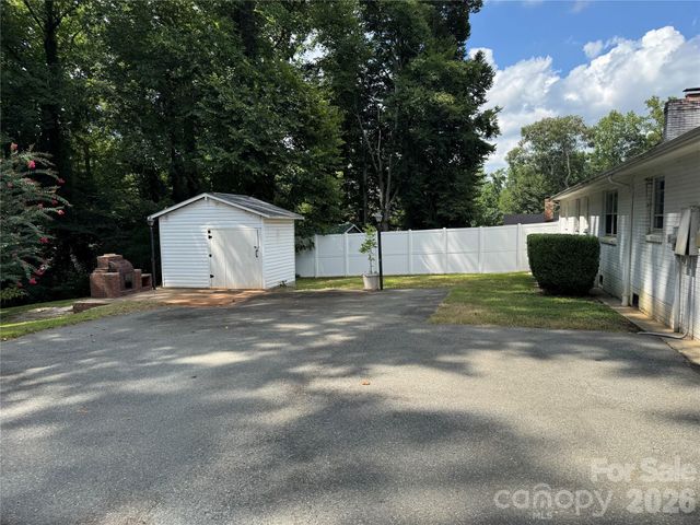 6233 Donna Drive, Charlotte, NC 28213