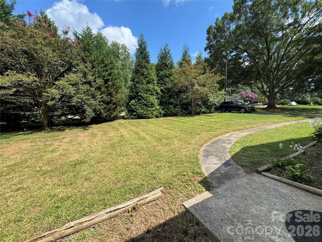 6233 Donna Drive, Charlotte, NC 28213
