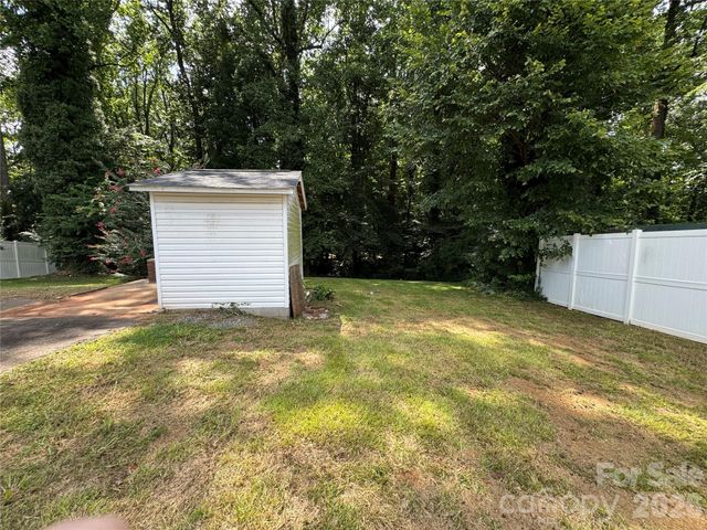 6233 Donna Drive, Charlotte, NC 28213