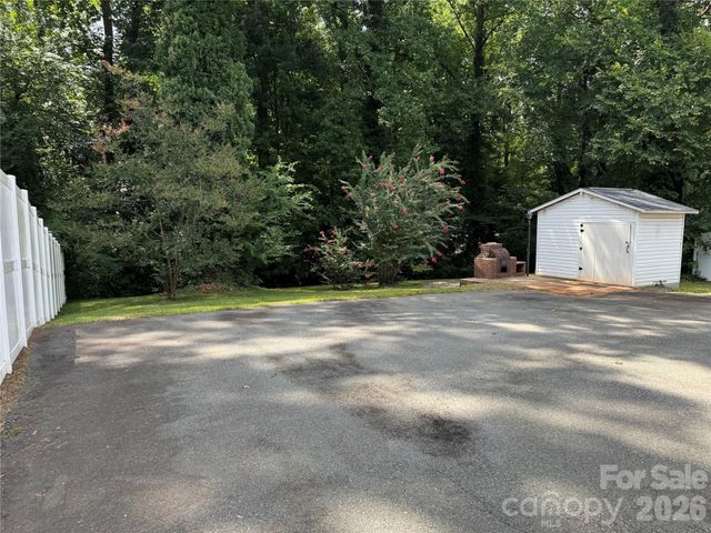 6233 Donna Drive, Charlotte, NC 28213