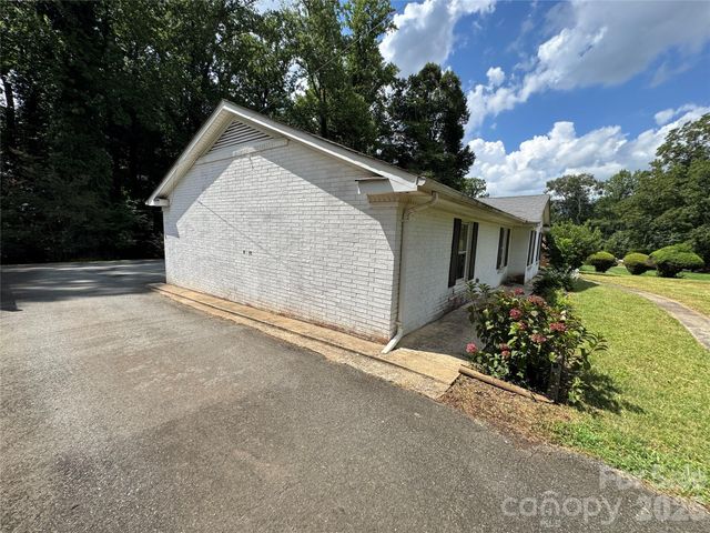 6233 Donna Drive, Charlotte, NC 28213