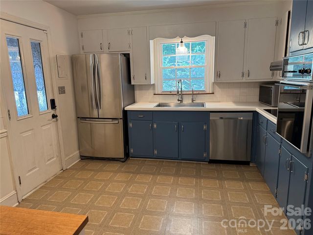 6233 Donna Drive, Charlotte, NC 28213