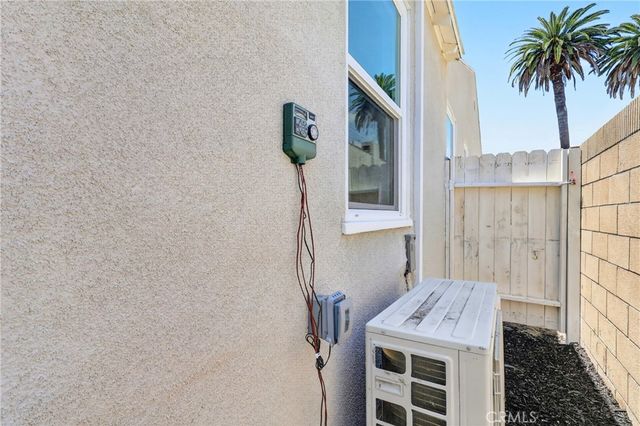5924 Lewis Ave, Long Beach, CA 90805