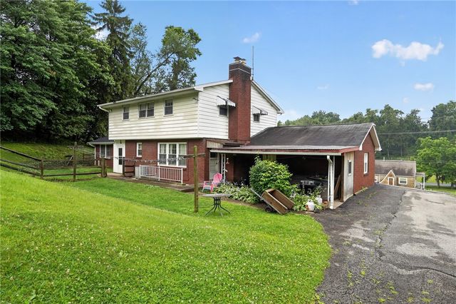 37 Millersdale Rd, Jeannette, PA 15644