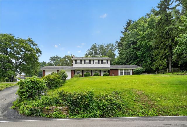 37 Millersdale Rd, Jeannette, PA 15644