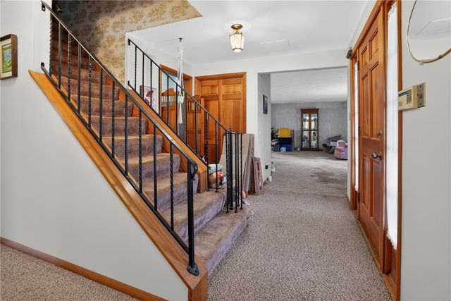 37 Millersdale Rd, Jeannette, PA 15644