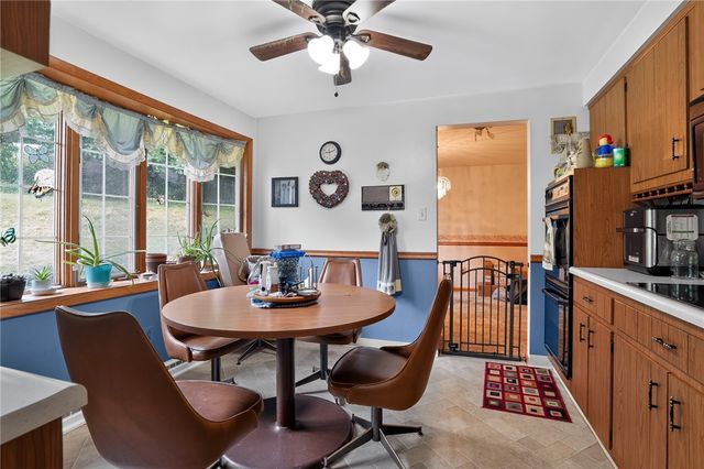 37 Millersdale Rd, Jeannette, PA 15644
