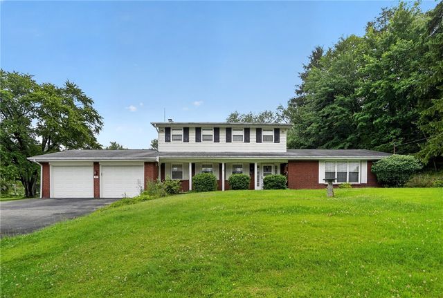 37 Millersdale Rd, Jeannette, PA 15644