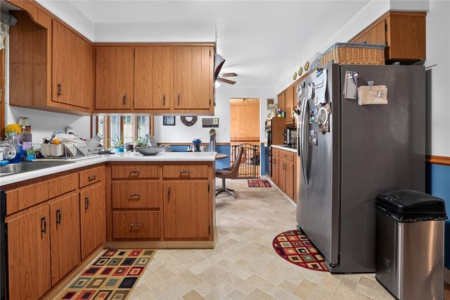 37 Millersdale Rd, Jeannette, PA 15644