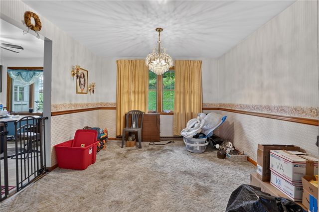 37 Millersdale Rd, Jeannette, PA 15644