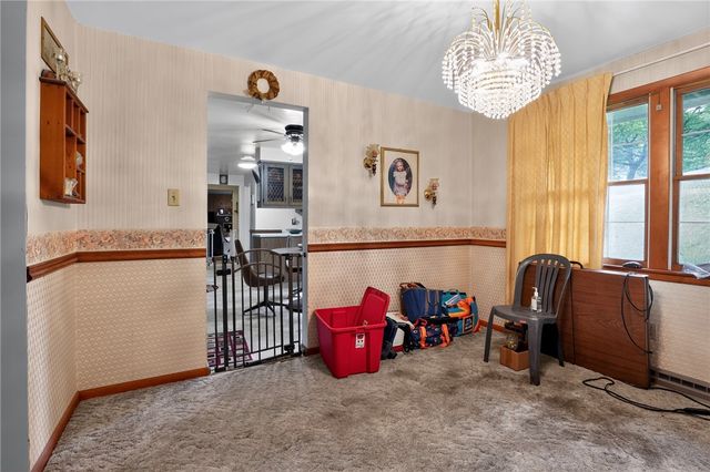37 Millersdale Rd, Jeannette, PA 15644