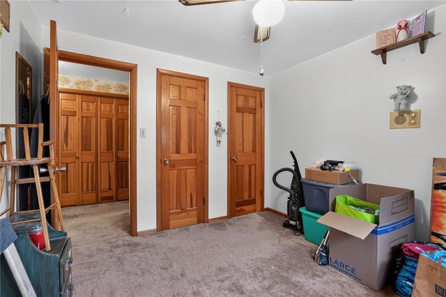 37 Millersdale Rd, Jeannette, PA 15644