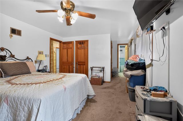 37 Millersdale Rd, Jeannette, PA 15644