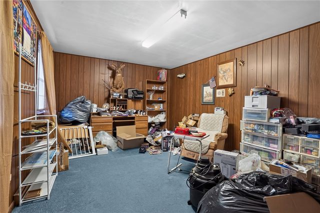 37 Millersdale Rd, Jeannette, PA 15644