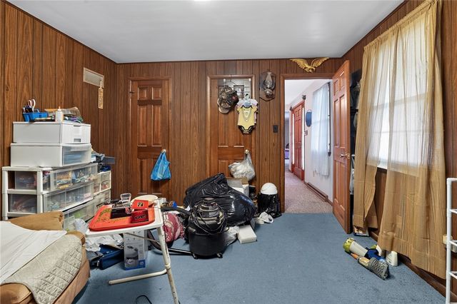 37 Millersdale Rd, Jeannette, PA 15644