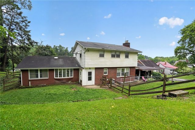 37 Millersdale Rd, Jeannette, PA 15644