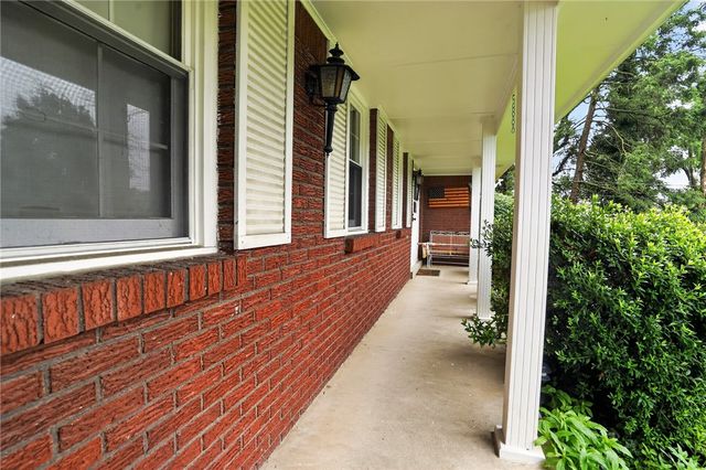 37 Millersdale Rd, Jeannette, PA 15644