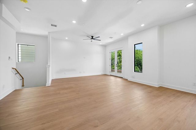 1325 W 22nd Street, Houston, TX 77008