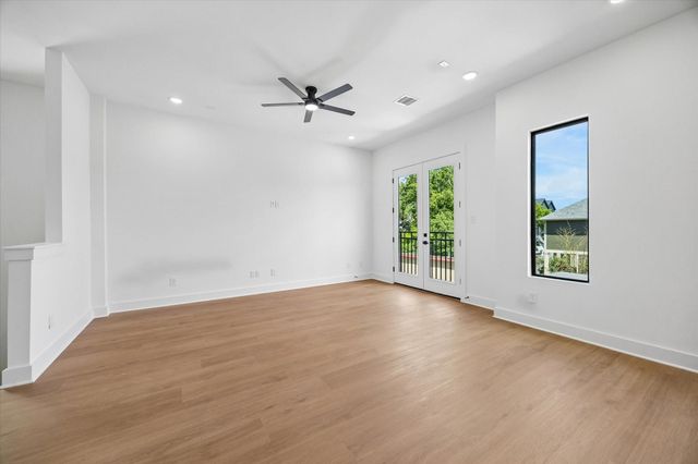 1325 W 22nd Street, Houston, TX 77008