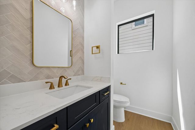1325 W 22nd Street, Houston, TX 77008