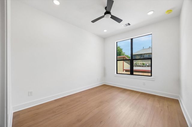 1325 W 22nd Street, Houston, TX 77008