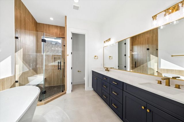 1325 W 22nd Street, Houston, TX 77008