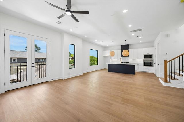 1325 W 22nd Street, Houston, TX 77008