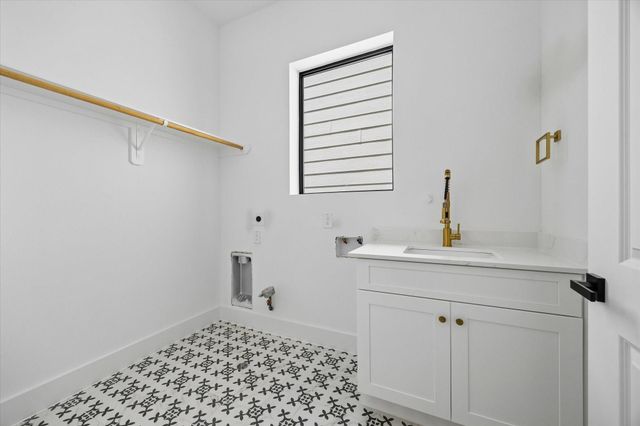 1325 W 22nd Street, Houston, TX 77008