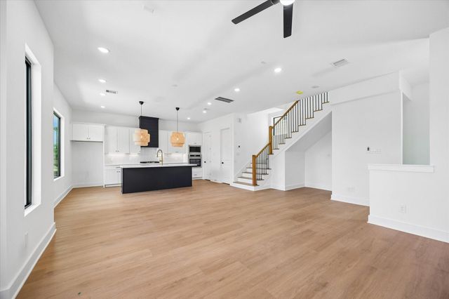 1325 W 22nd Street, Houston, TX 77008