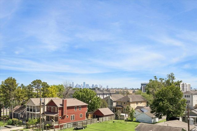 1325 W 22nd Street, Houston, TX 77008