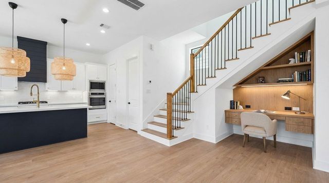 1325 W 22nd Street, Houston, TX 77008