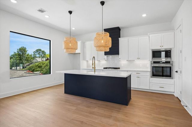 1325 W 22nd Street, Houston, TX 77008