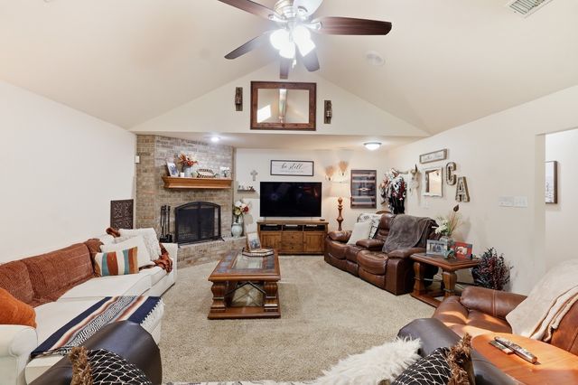 1701 N Saint Charles Avenue, Pilot Point, TX 76258