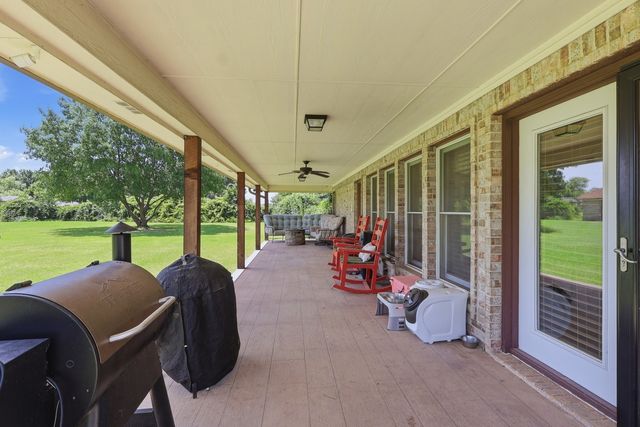 1701 N Saint Charles Avenue, Pilot Point, TX 76258