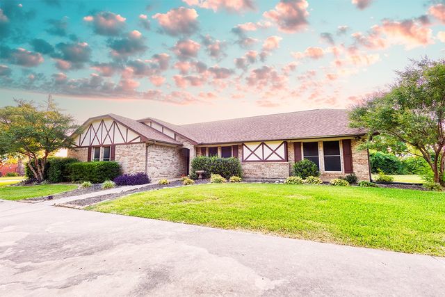 1701 N Saint Charles Avenue, Pilot Point, TX 76258